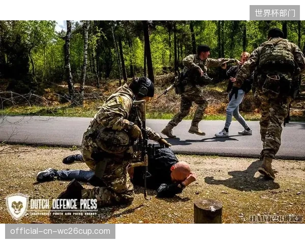 荷兰队大本营选择将影响后勤与交通，远离干扰是首要任务。